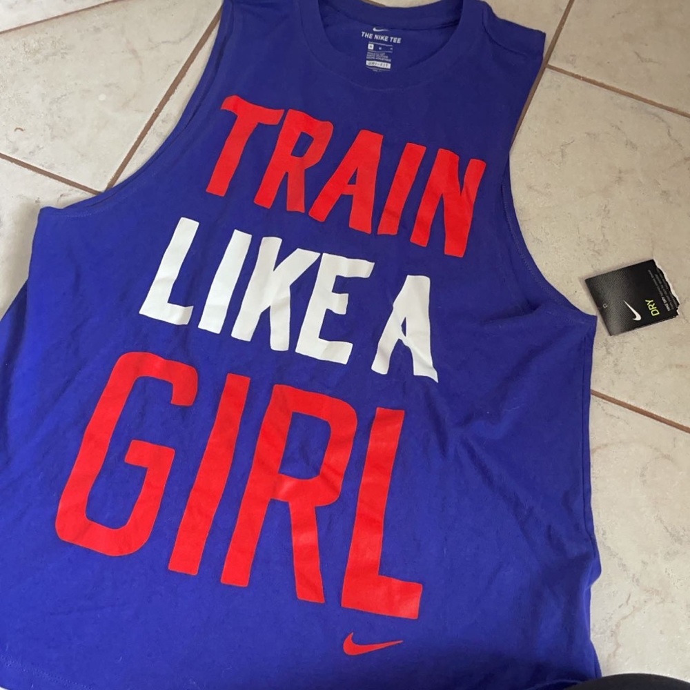 Nike workout top. Tag still on